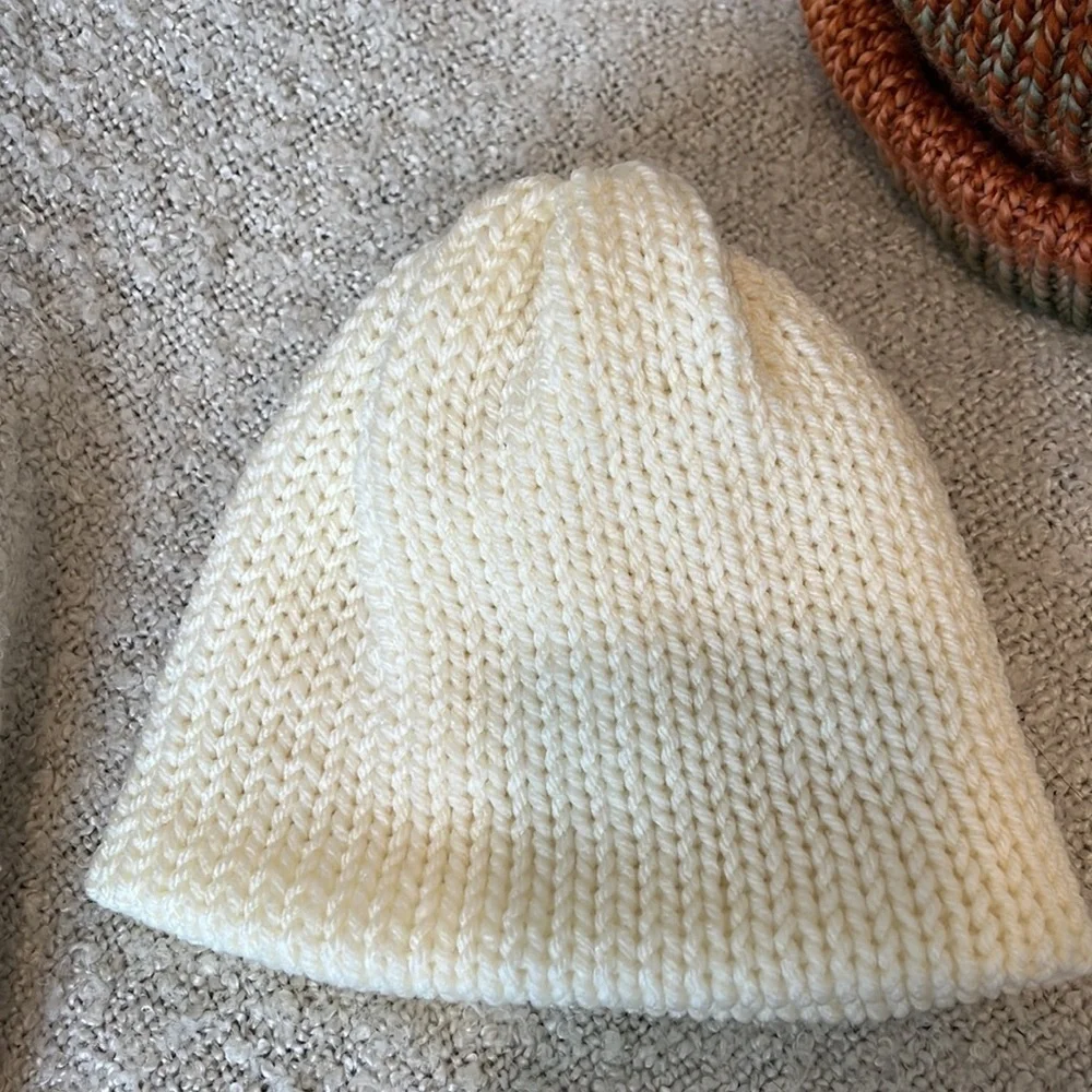N/A faux lined brim